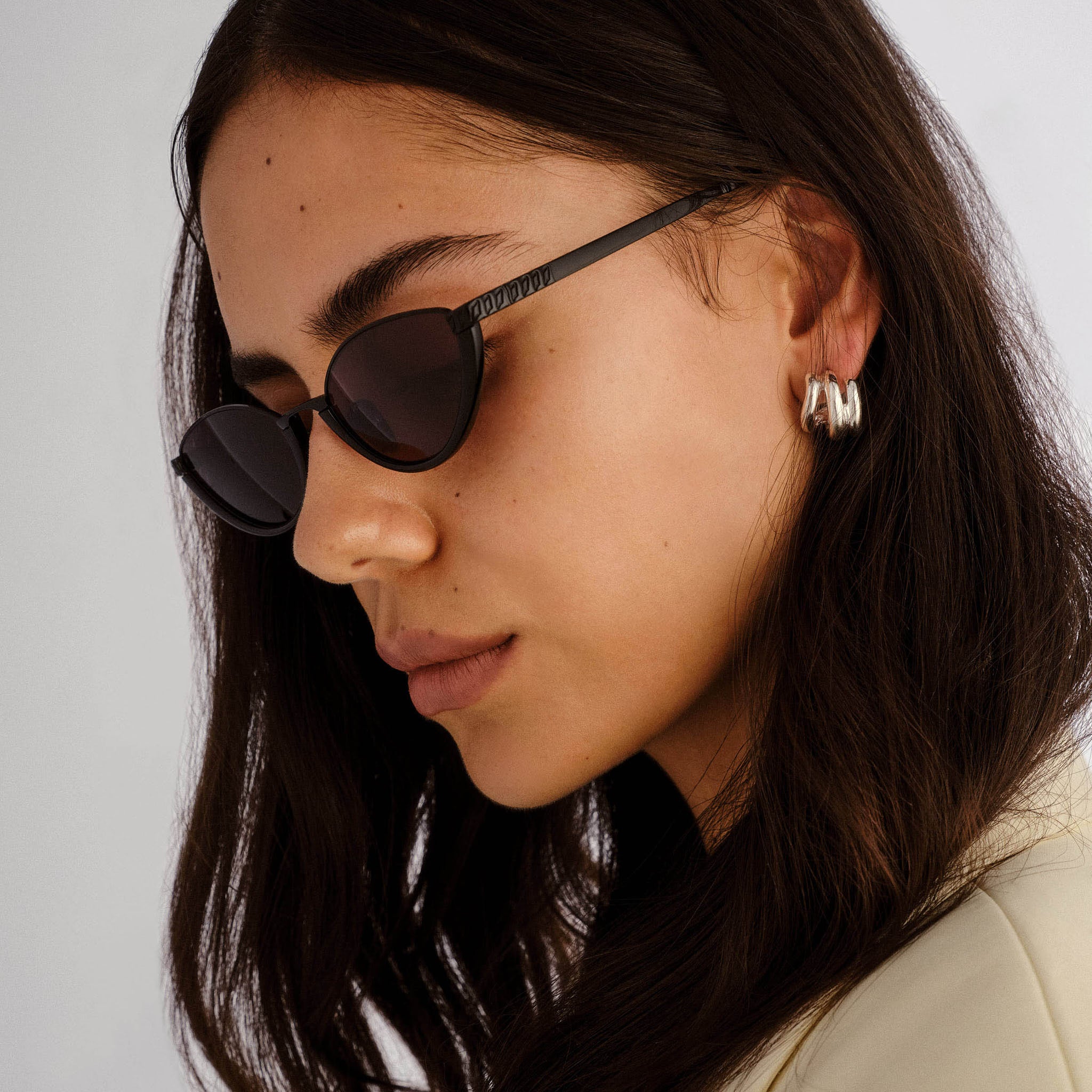 The Lia - Black